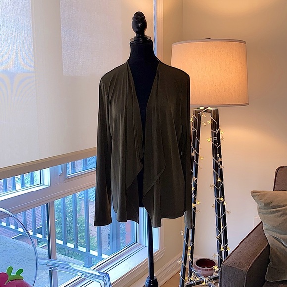 Jones NewYork Collection army green stretch coverup jacket. Flowy front.  💚 - Picture 3 of 7